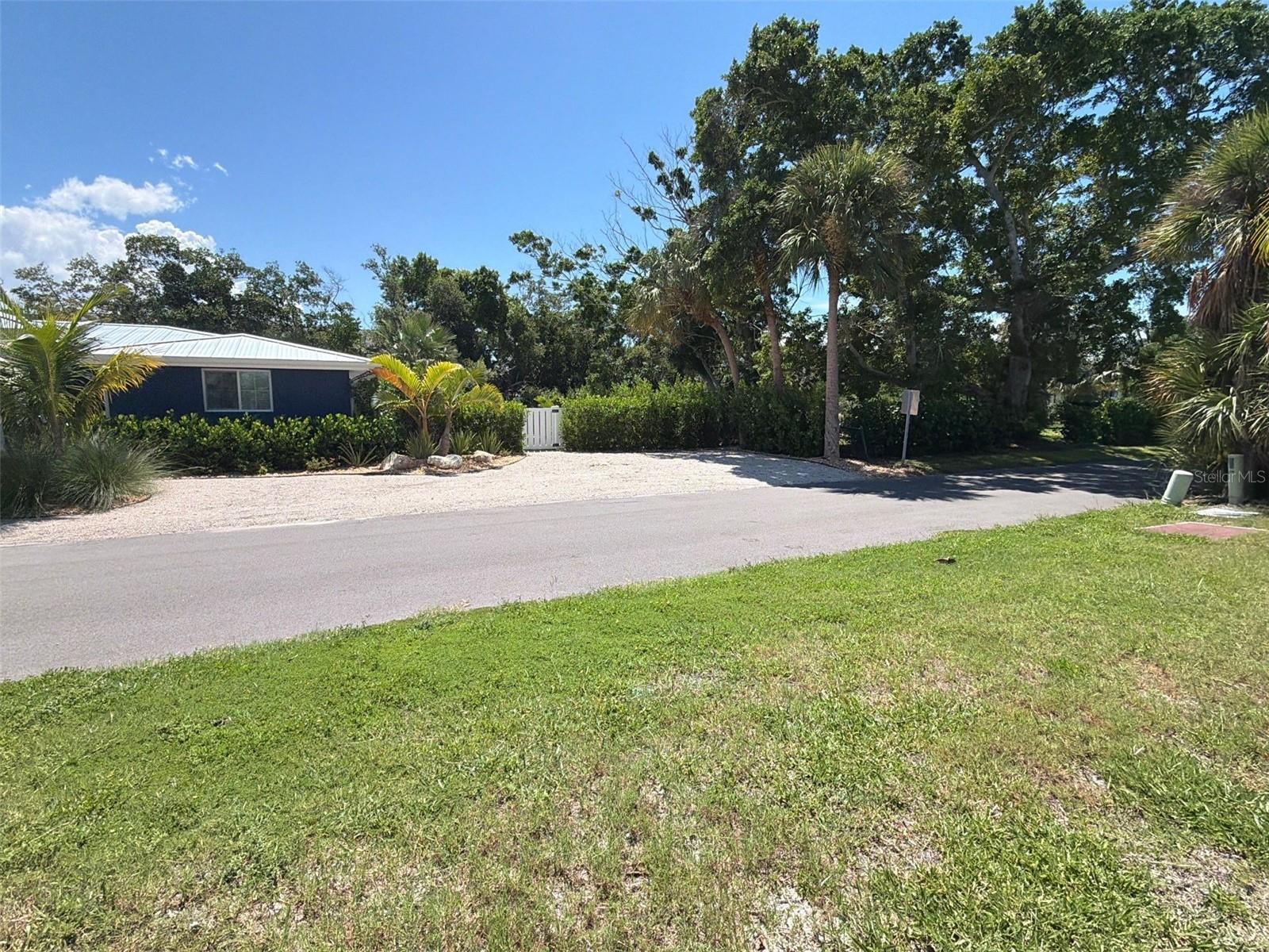 561 Tarawitt Dr Property Photo 5