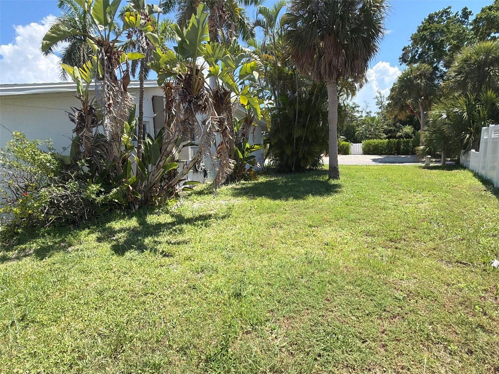 561 Tarawitt Dr Property Photo 49