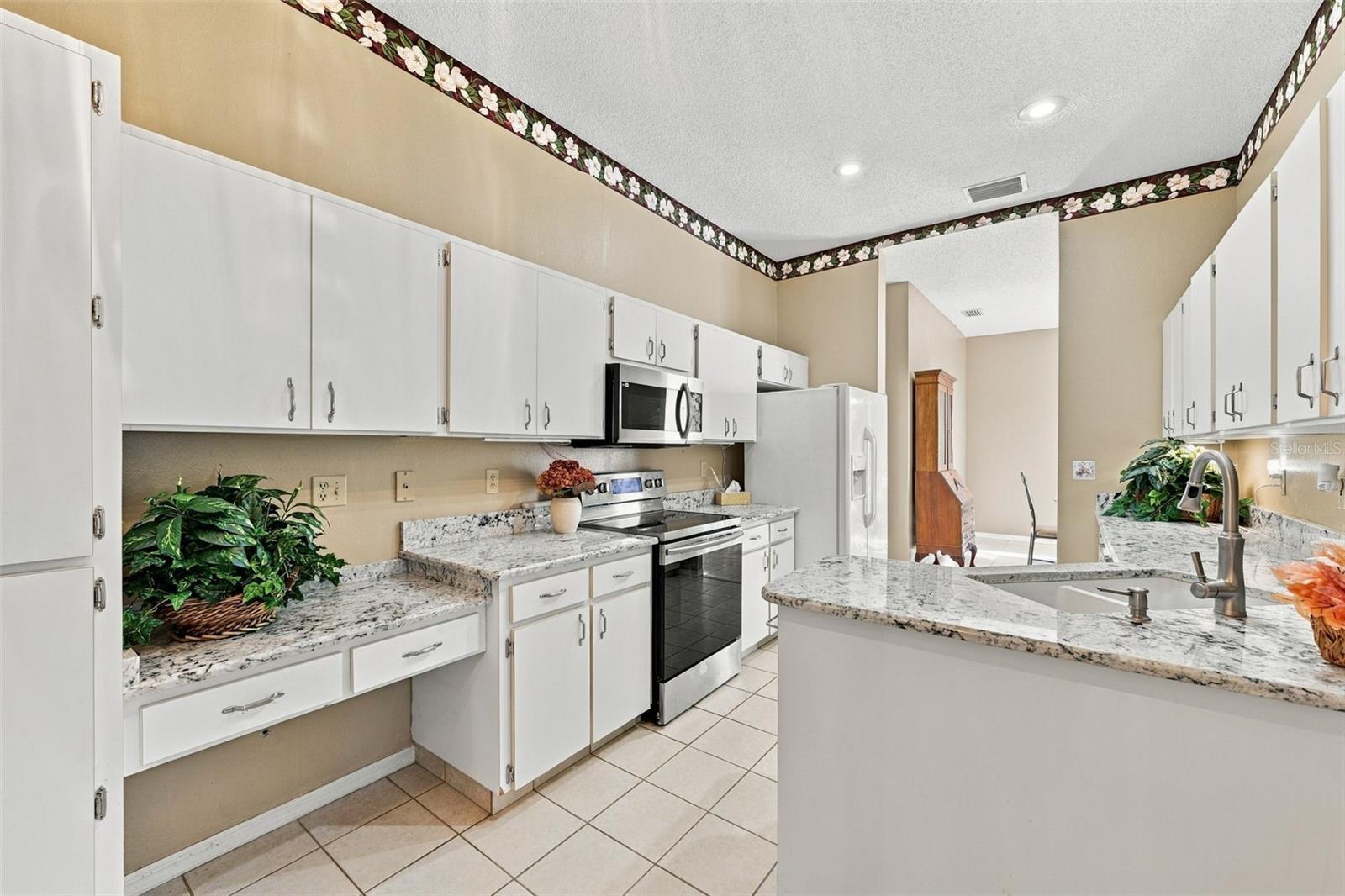 602 Masterpiece Dr #198 Property Photo 11