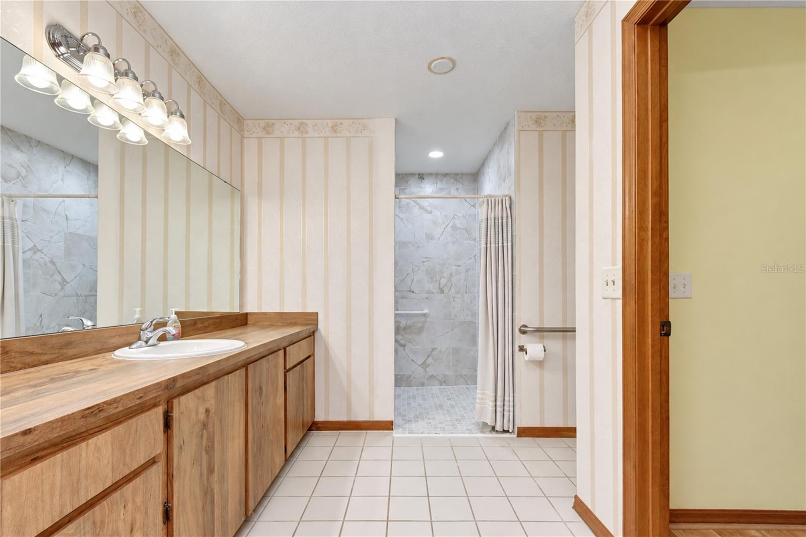 659 Timber Pond Dr Property Photo 20