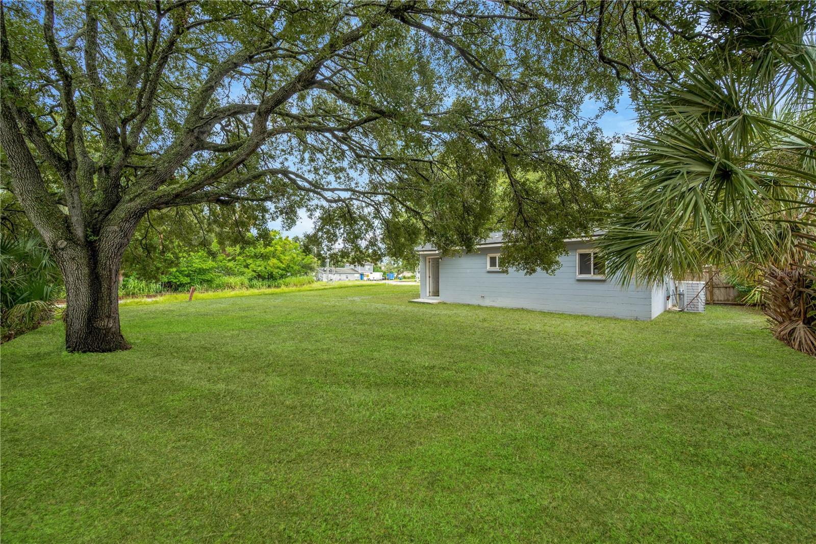 2626 E Chelsea St Property Photo 12