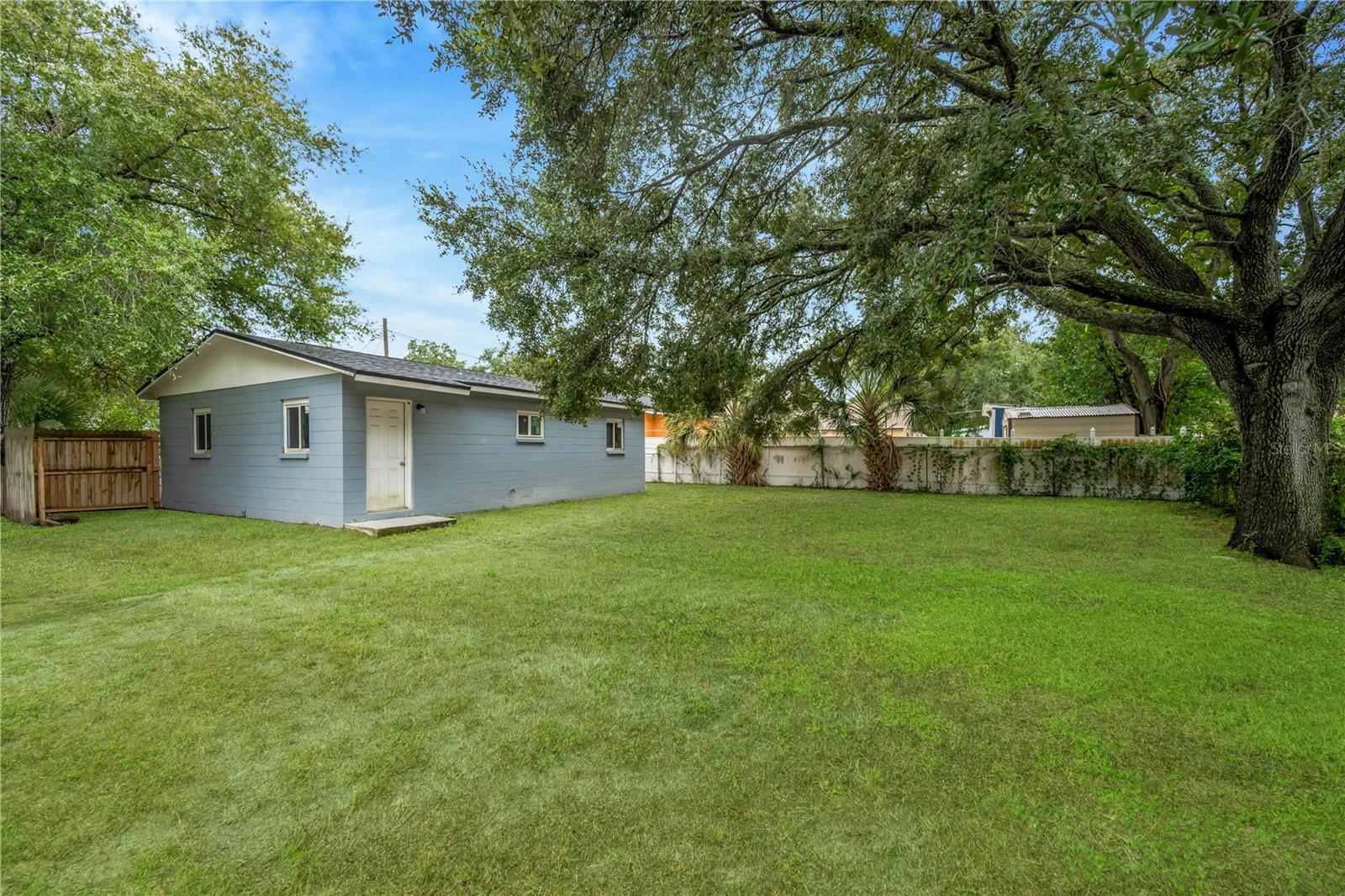 2626 E Chelsea St Property Photo 16