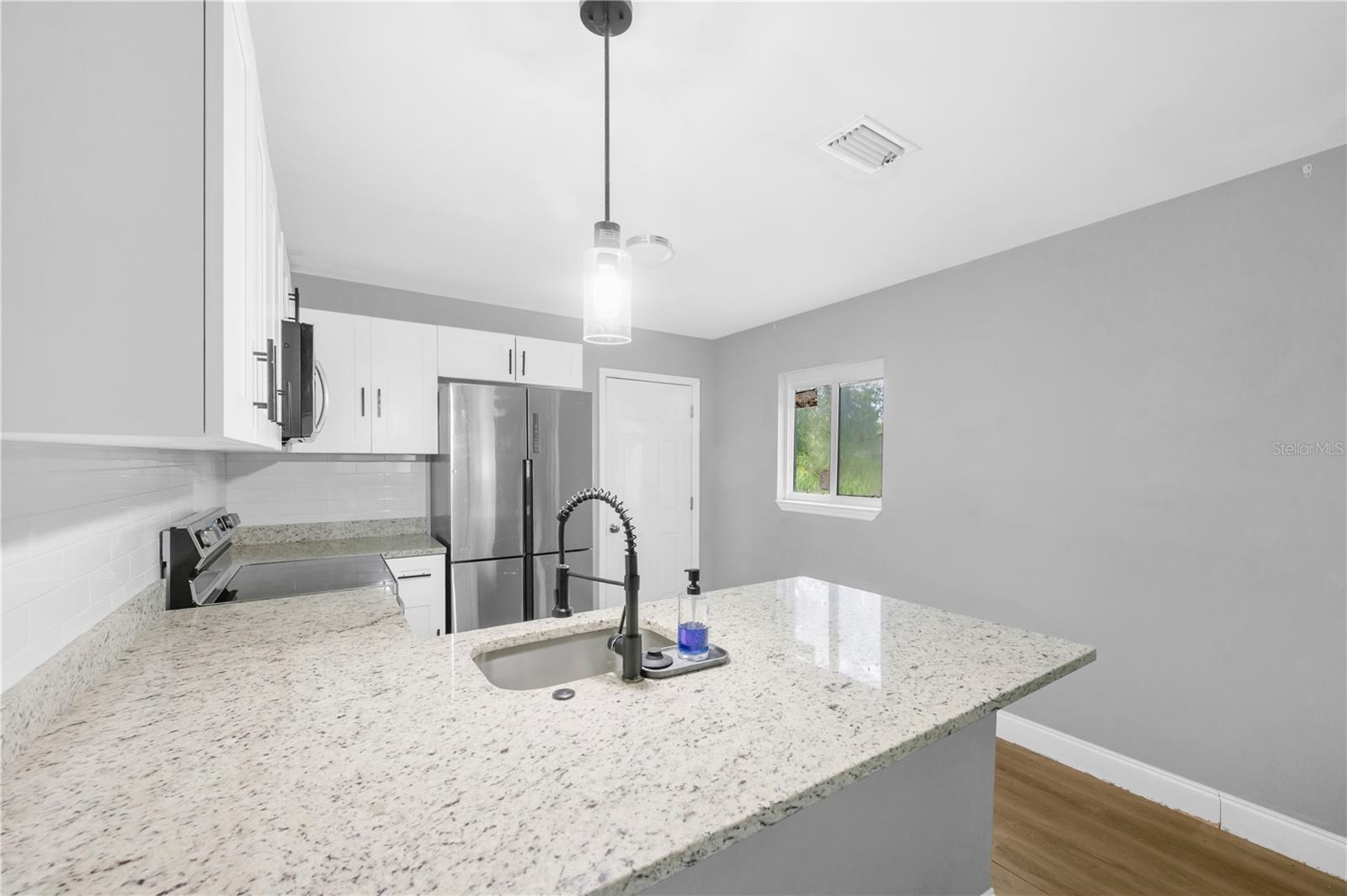 2626 E Chelsea St Property Photo 18