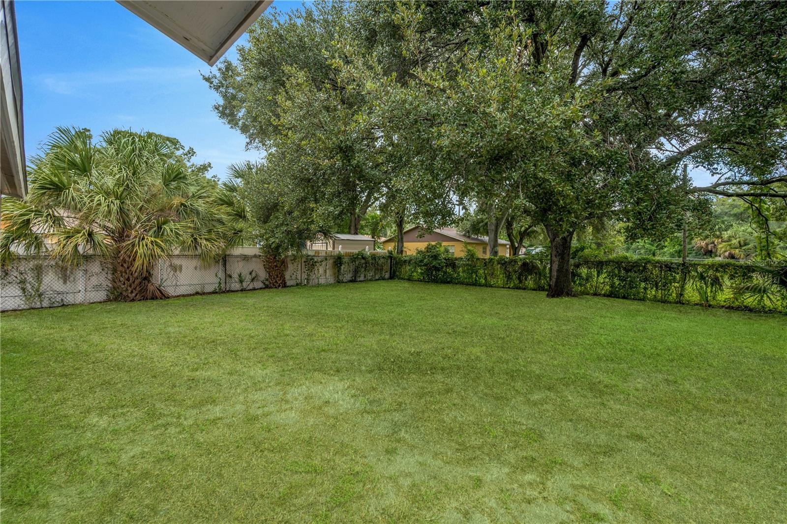 2626 E Chelsea St Property Photo 21