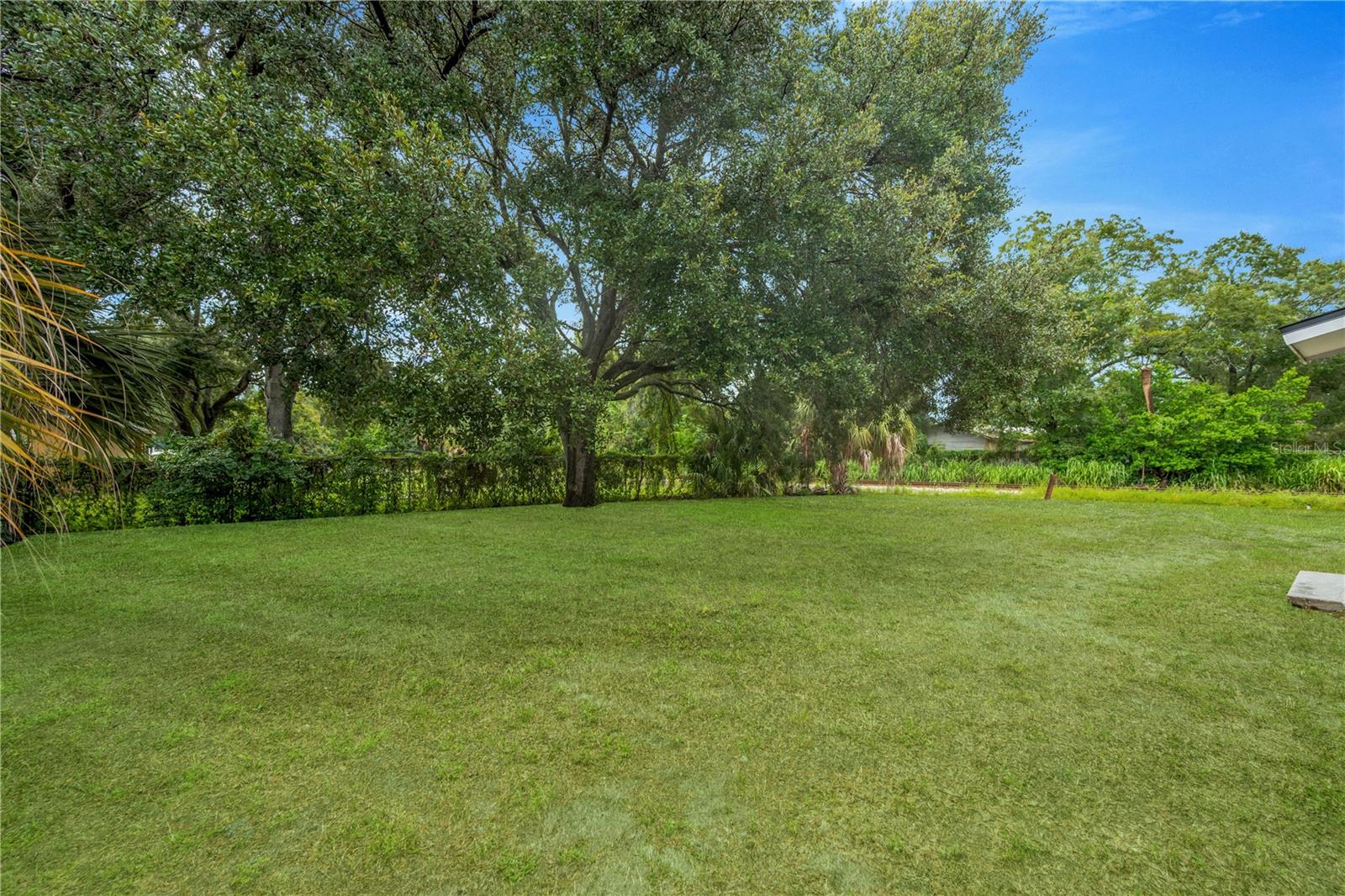 2626 E Chelsea St Property Photo 23
