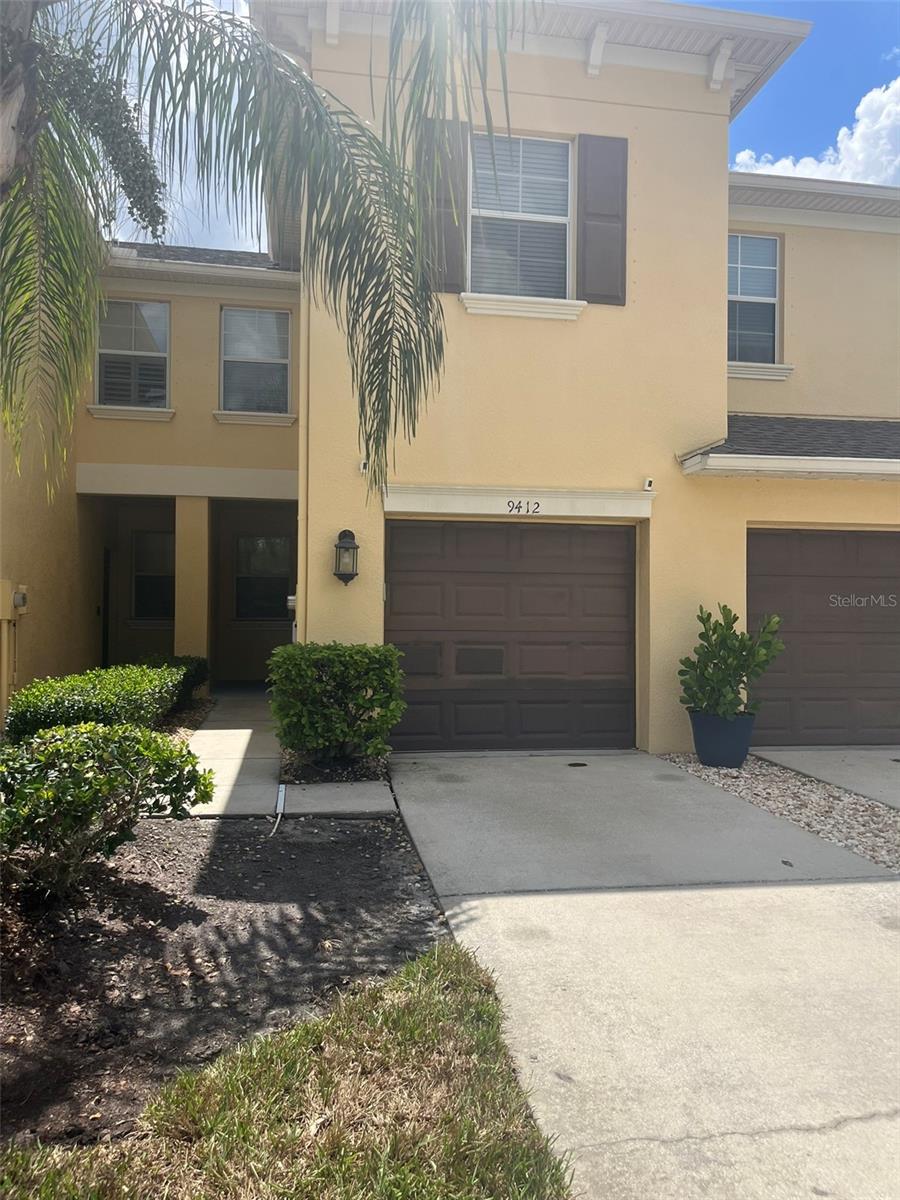 9412 Trumpet Vine Loop Property Photo 2