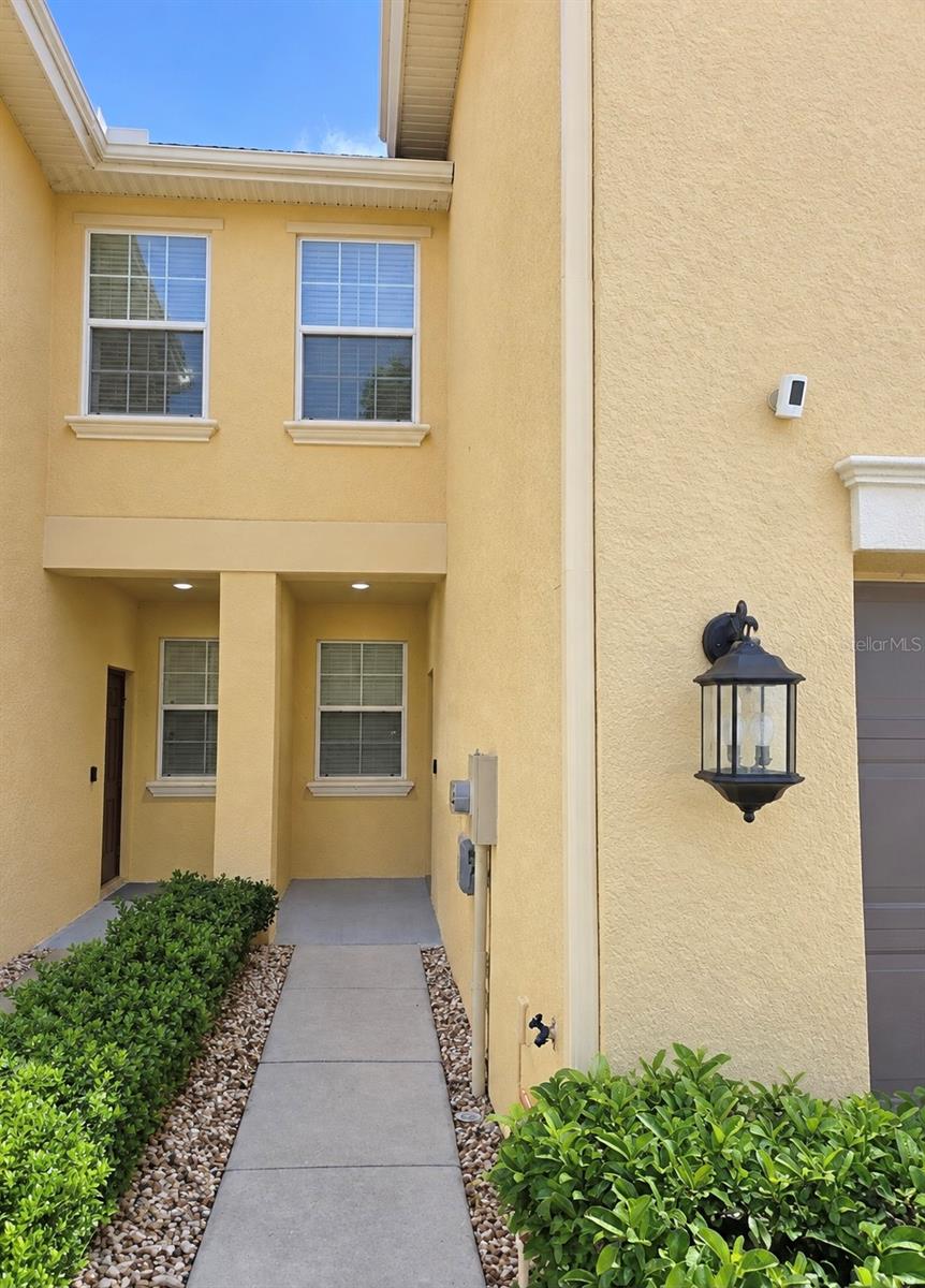9412 Trumpet Vine Loop Property Photo 3