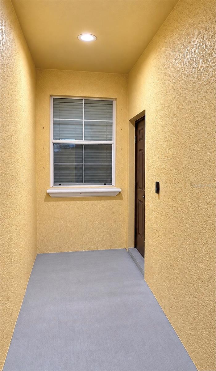 9412 Trumpet Vine Loop Property Photo 4