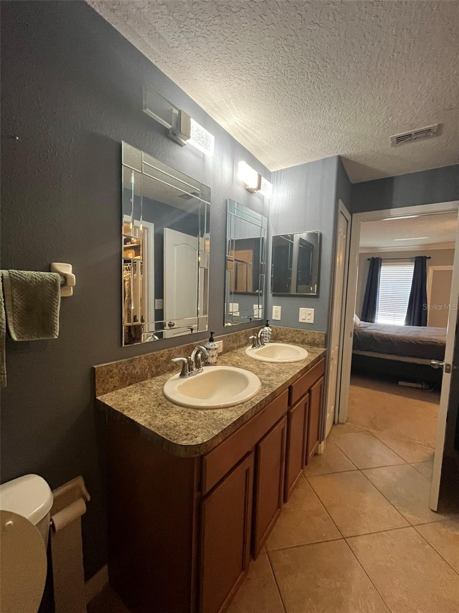 9412 Trumpet Vine Loop Property Photo 17