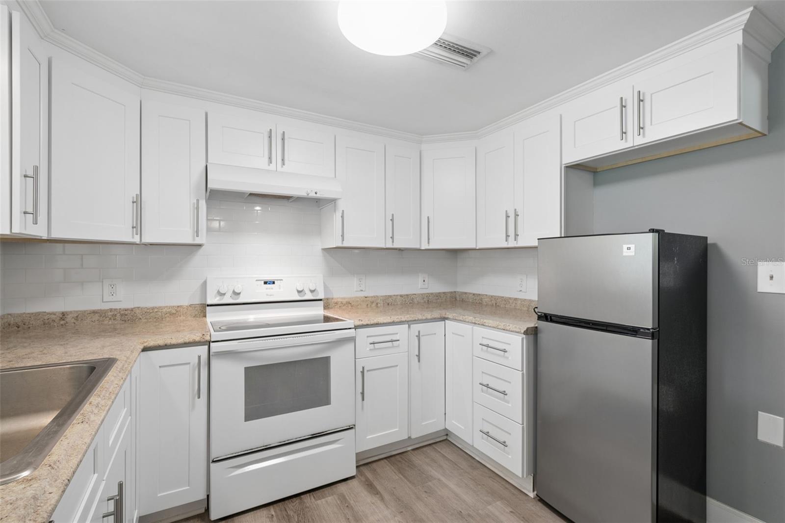 629 Lexington St Property Photo 21