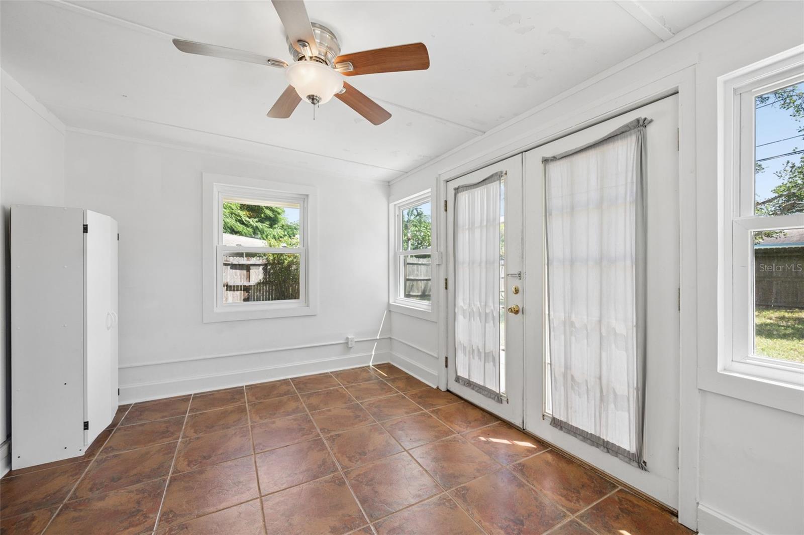 629 Lexington St Property Photo 28