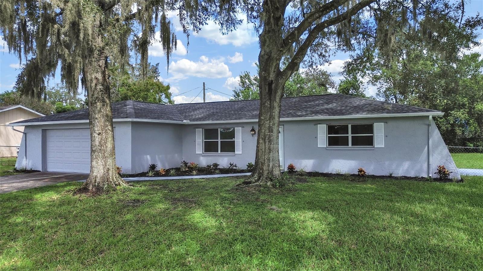 27055 Frampton Ave Property Photo 2