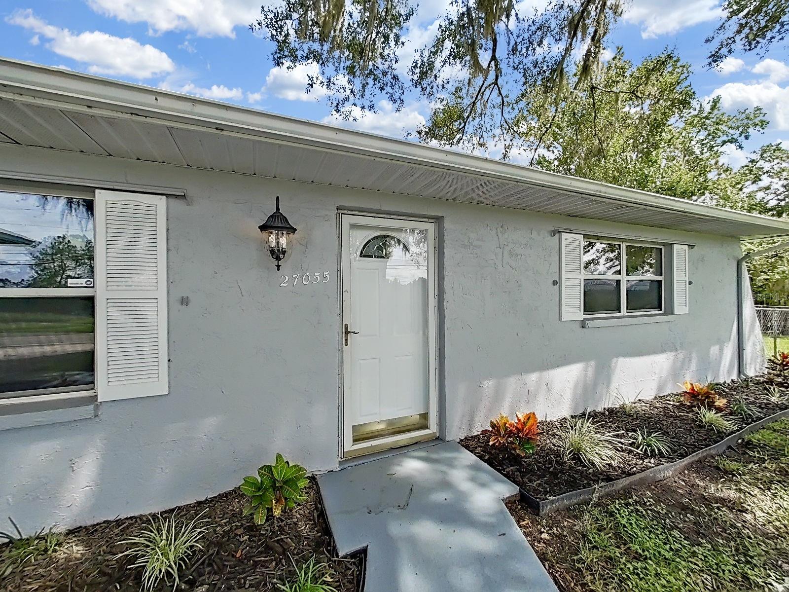 27055 Frampton Ave Property Photo 6