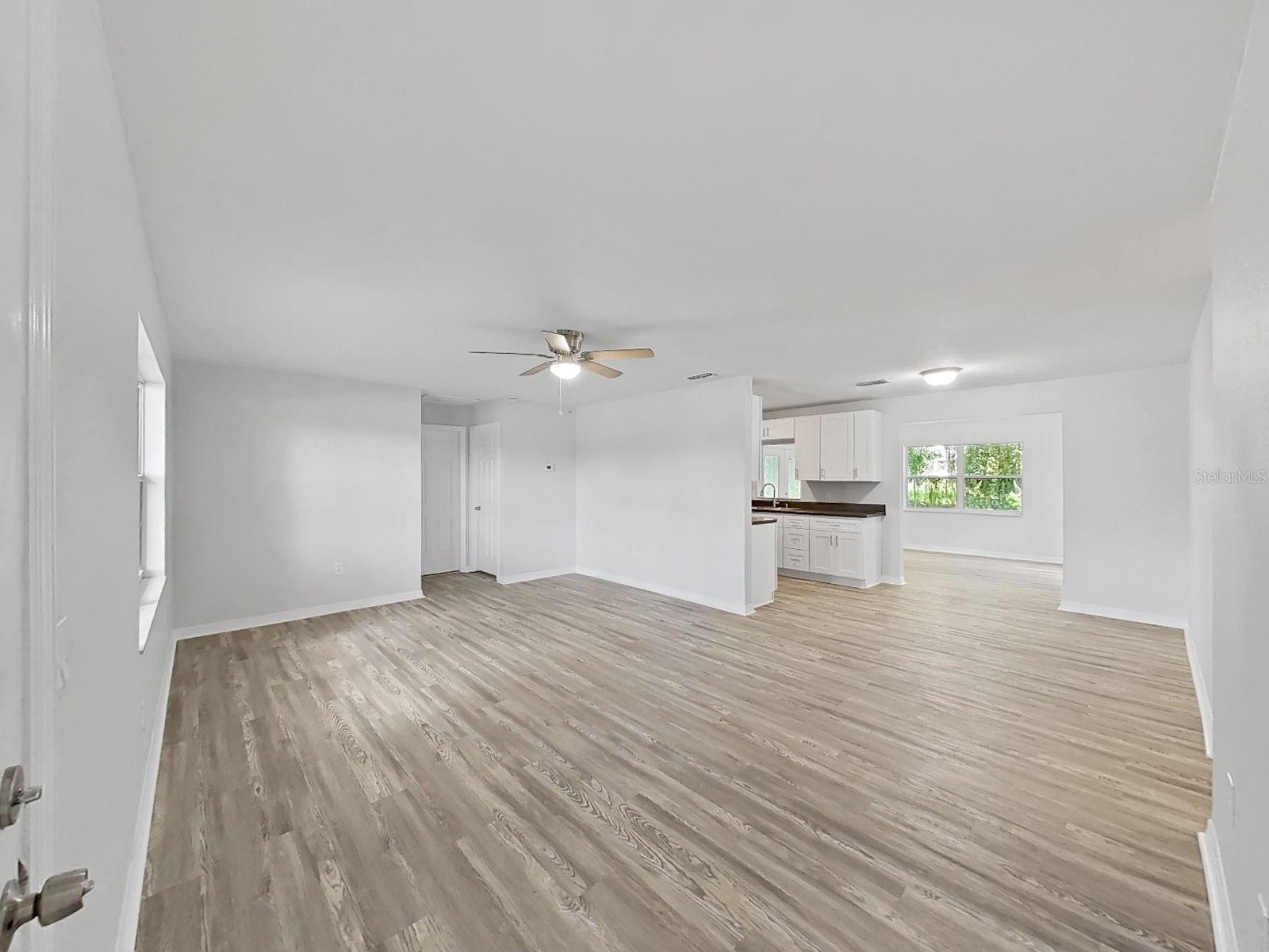 27055 Frampton Ave Property Photo 7