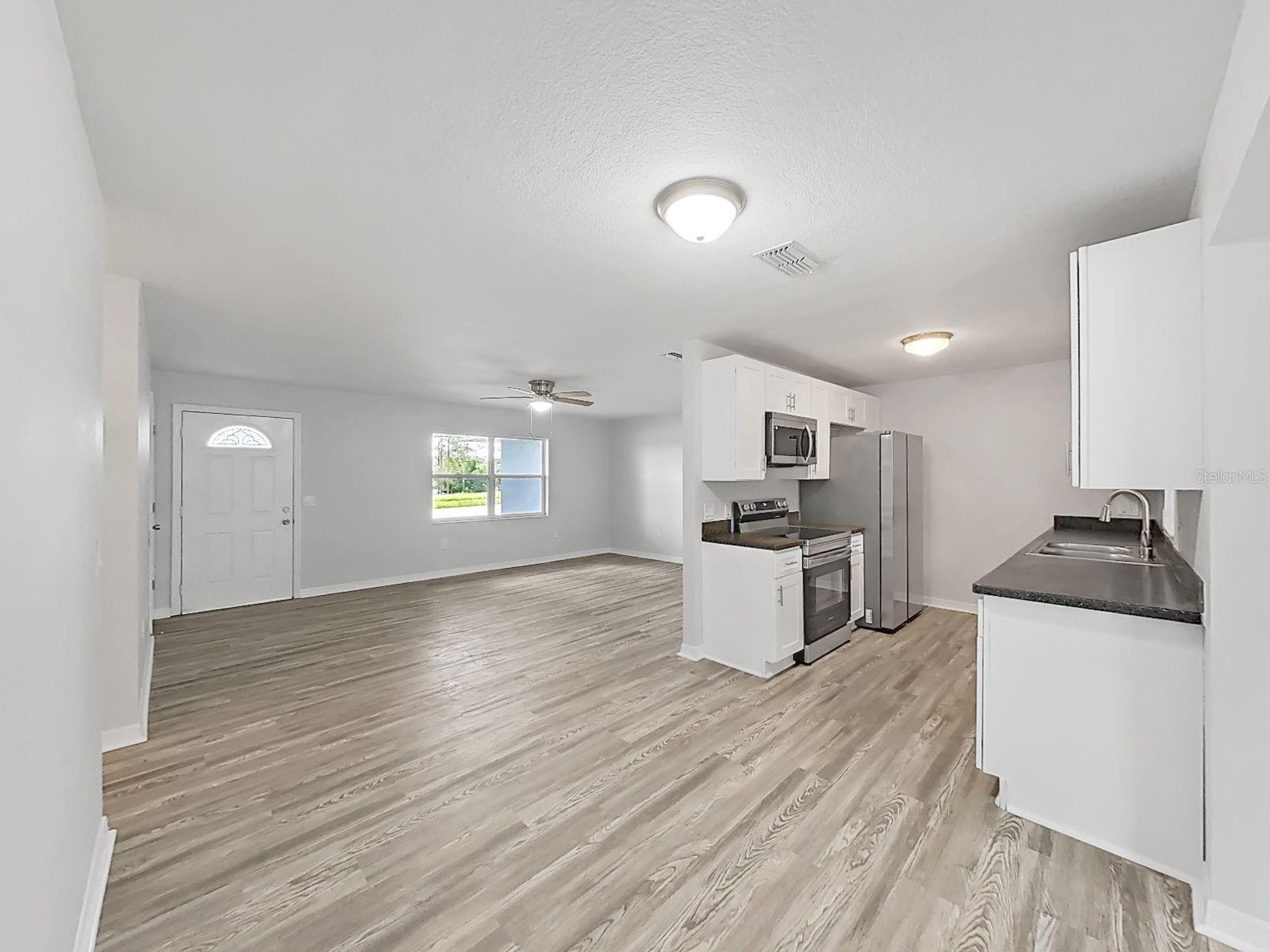 27055 Frampton Ave Property Photo 12