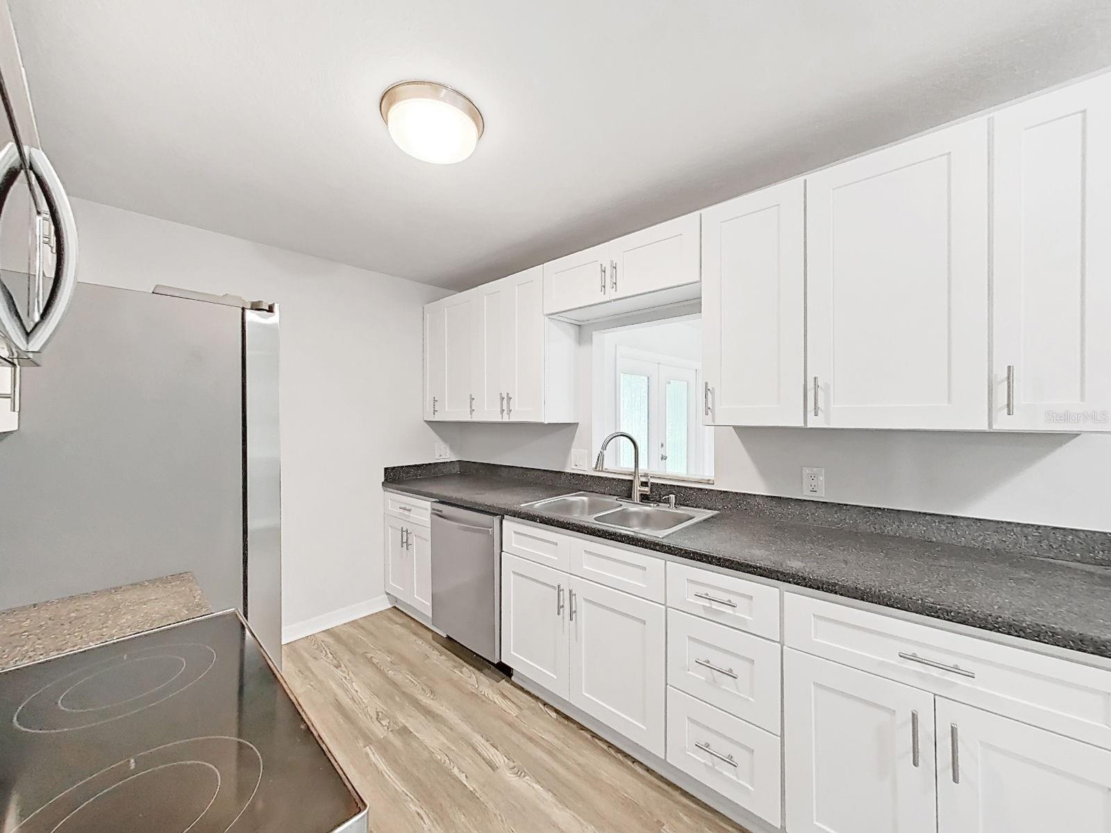 27055 Frampton Ave Property Photo 14