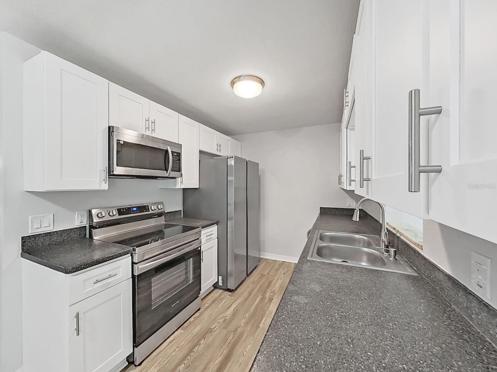 27055 Frampton Ave Property Photo 15