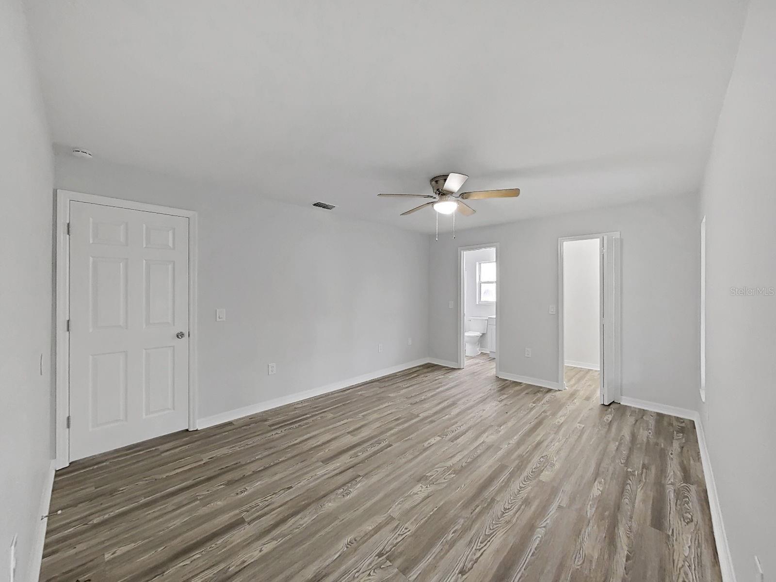 27055 Frampton Ave Property Photo 20