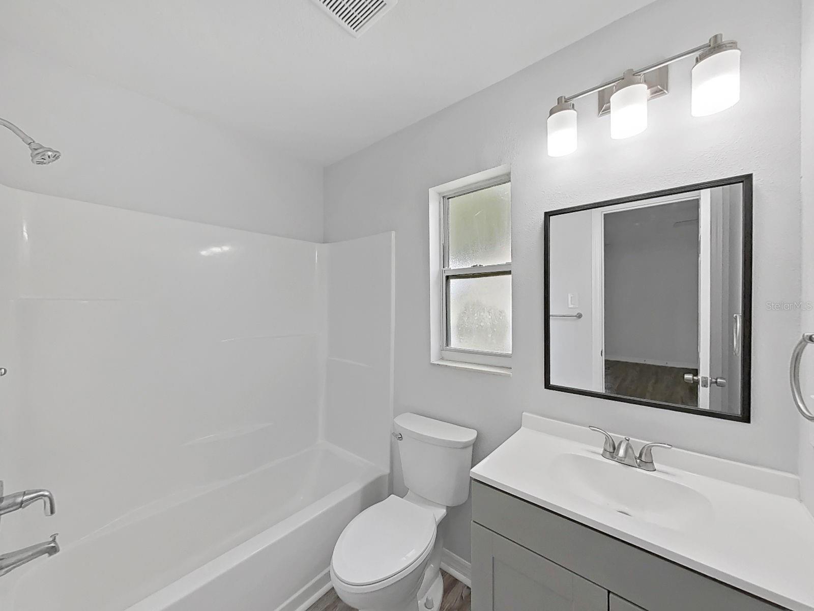 27055 Frampton Ave Property Photo 22