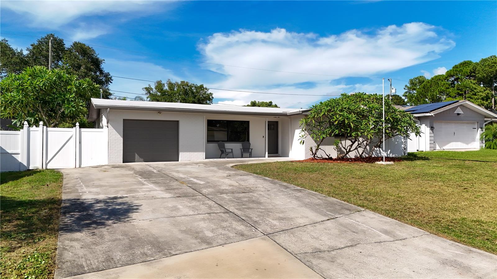 1390 Seabreeze St Property Photo 2