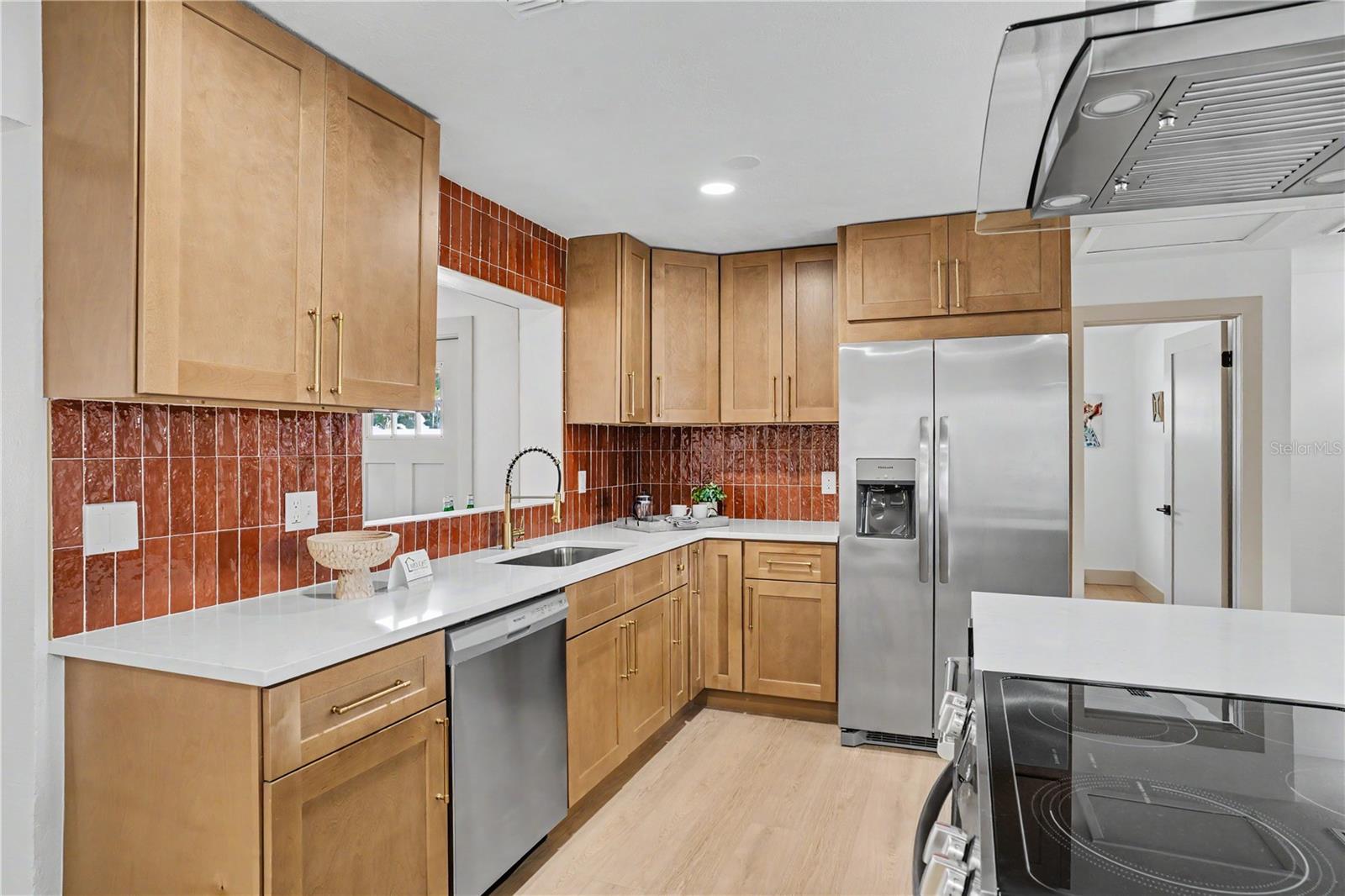1390 Seabreeze St Property Photo 13