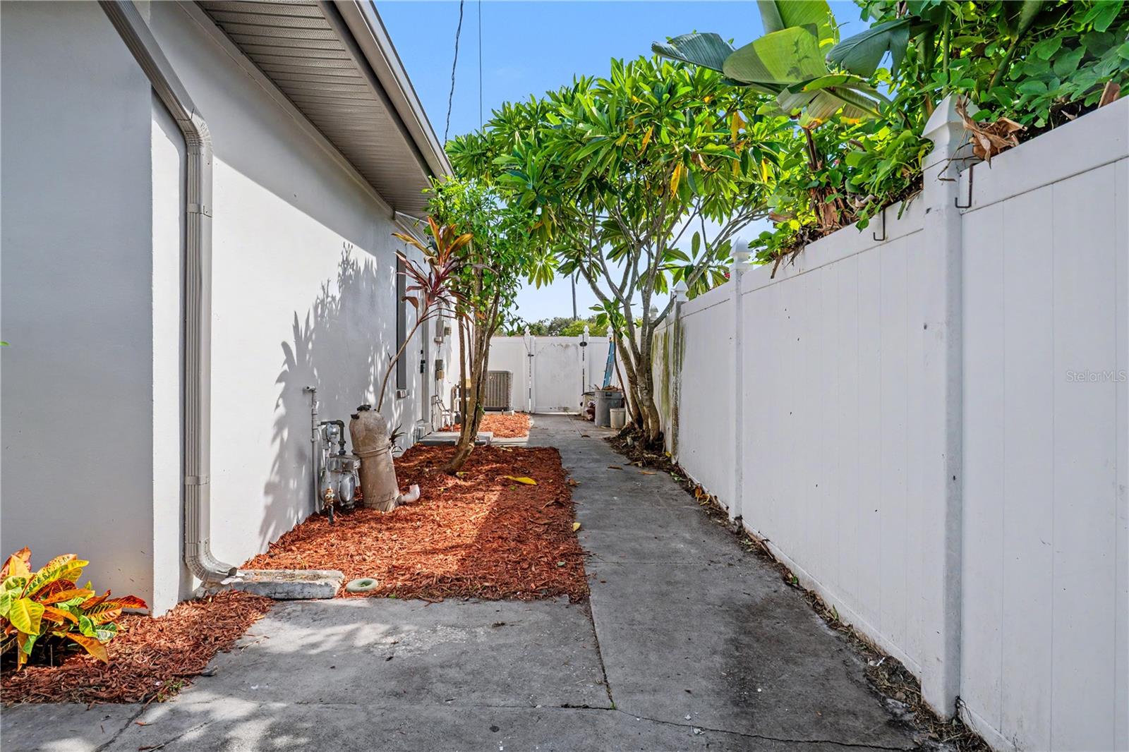 1390 Seabreeze St Property Photo 38