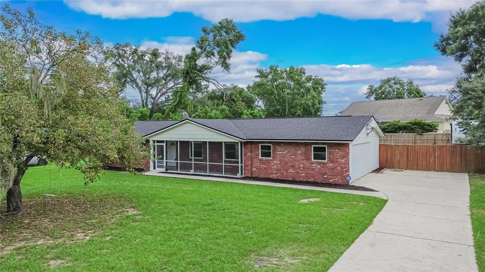 1905 Bryan Rd Property Photo 3