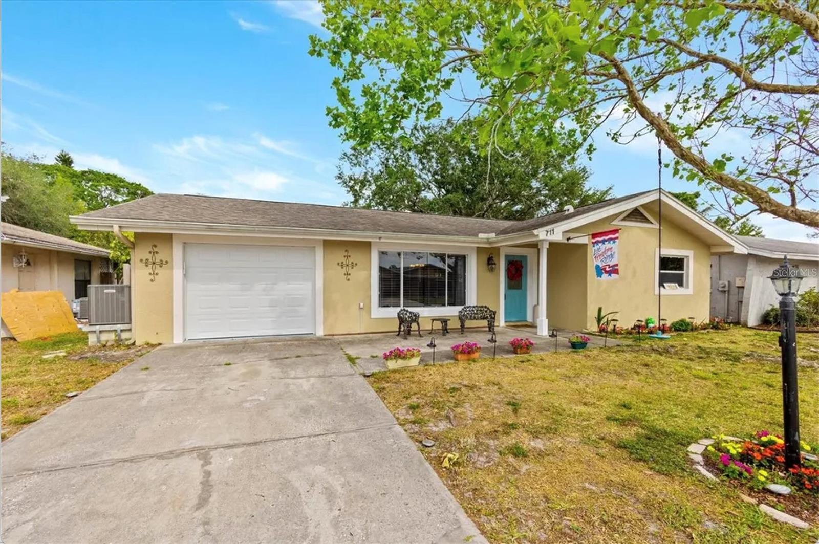 711 Lemonwood Dr Property Photo 1
