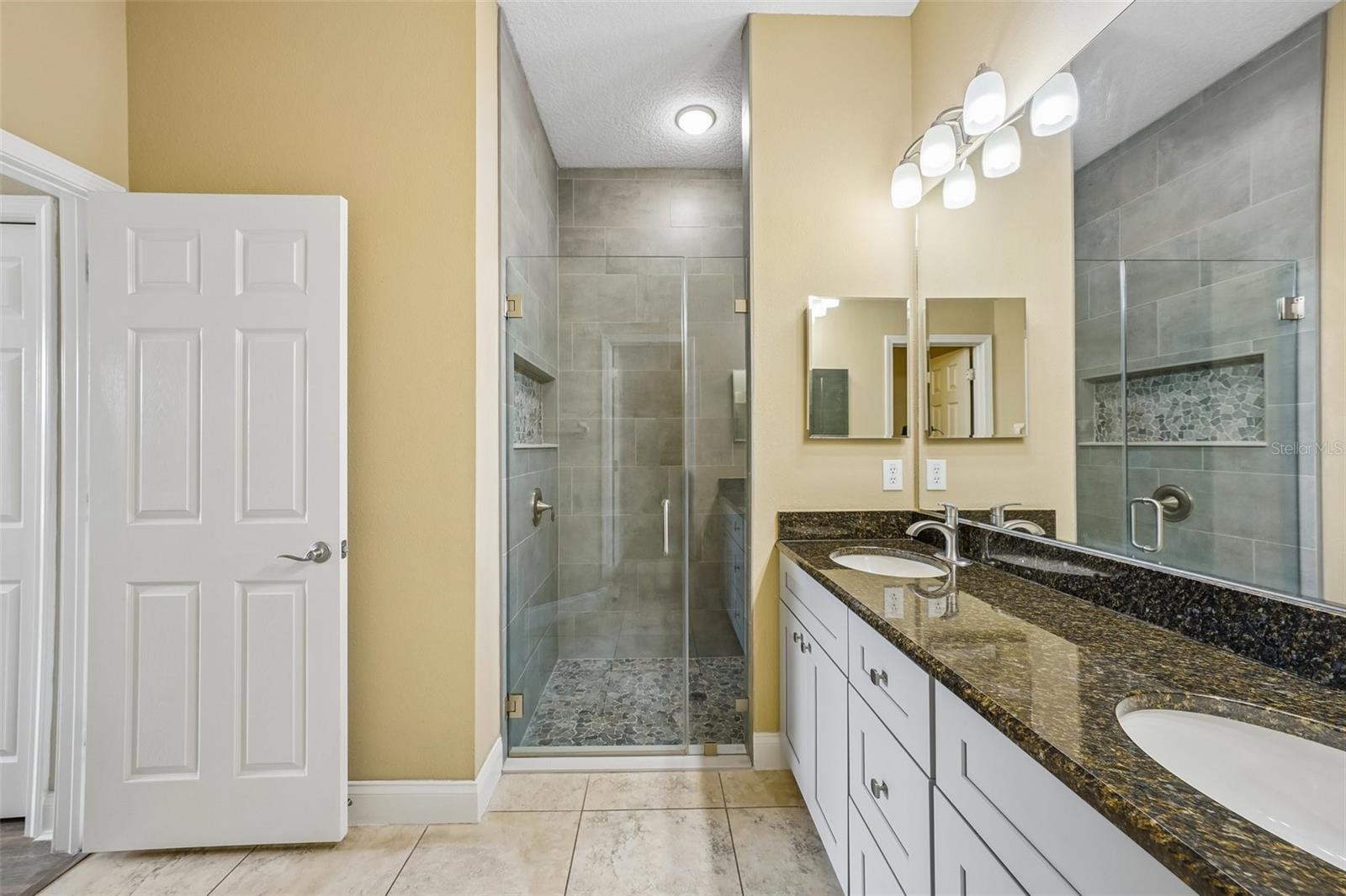 2812 Devonoak Blvd Property Photo 16