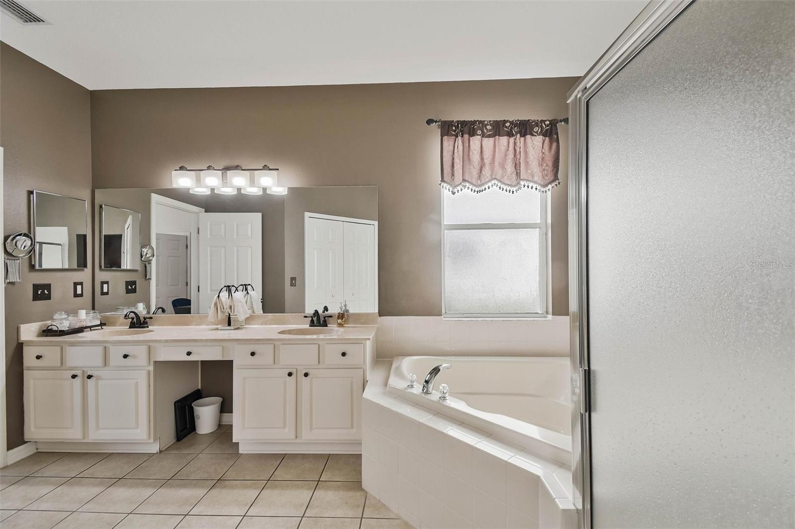 3240 Downan Point Dr Property Photo 41