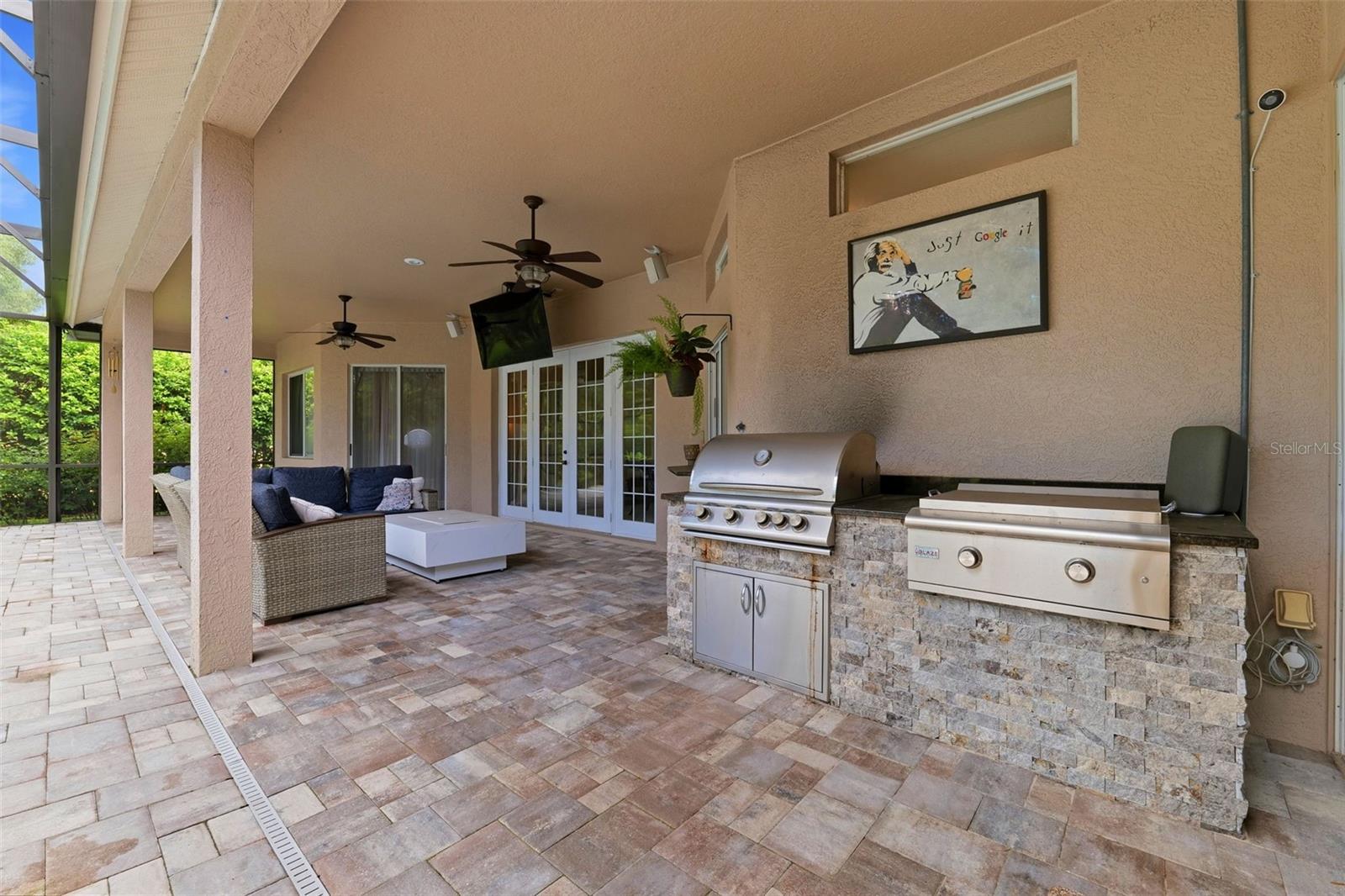 12012 Brewster Dr Property Photo 8