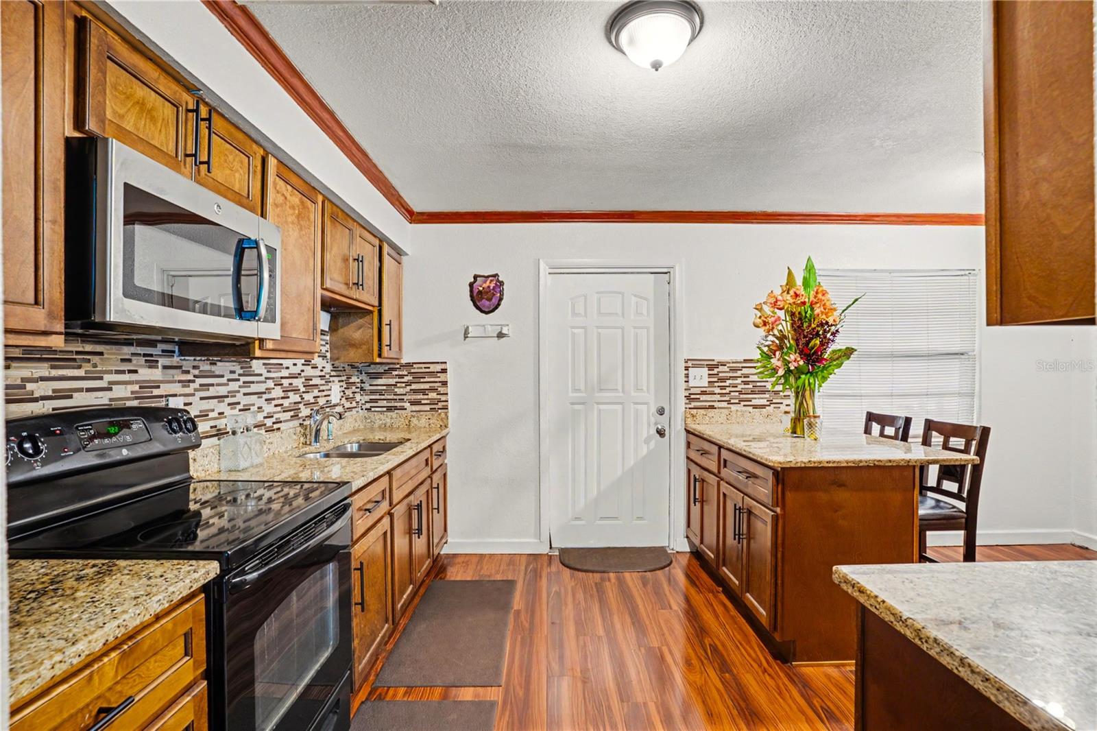 2422 Berry Rd Property Photo 3