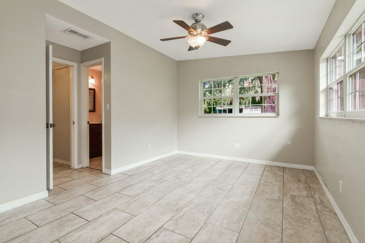 416 Broxburn Ave Property Photo 11