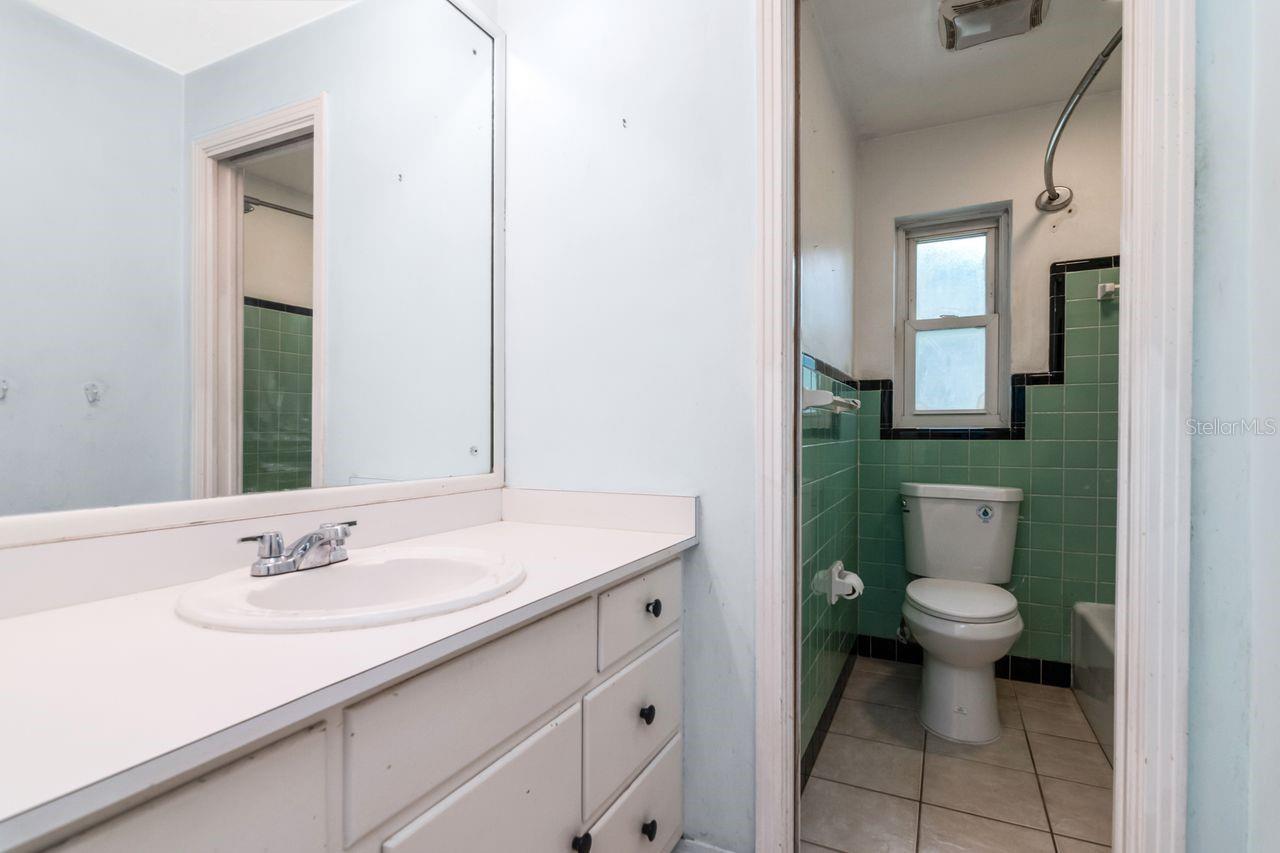 416 Broxburn Ave Property Photo 16
