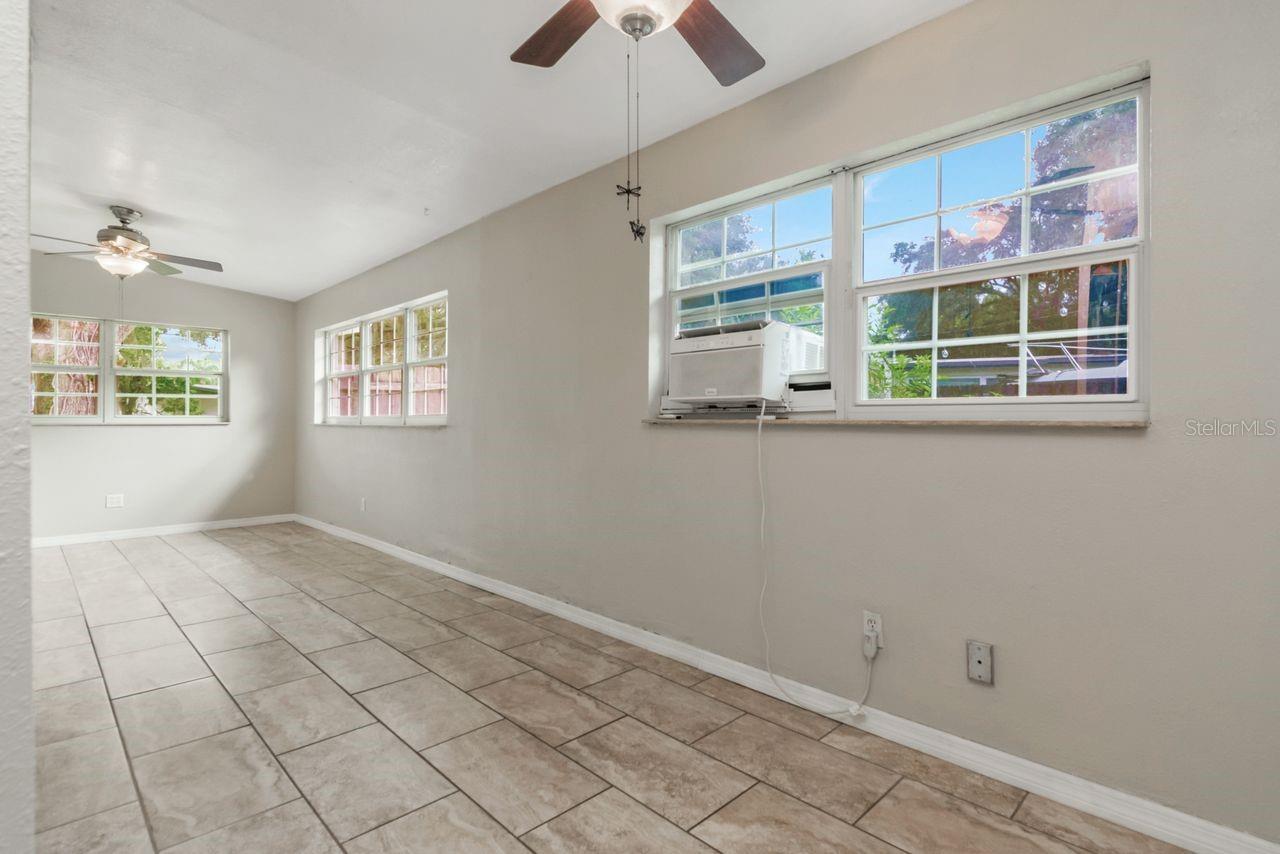 416 Broxburn Ave Property Photo 22
