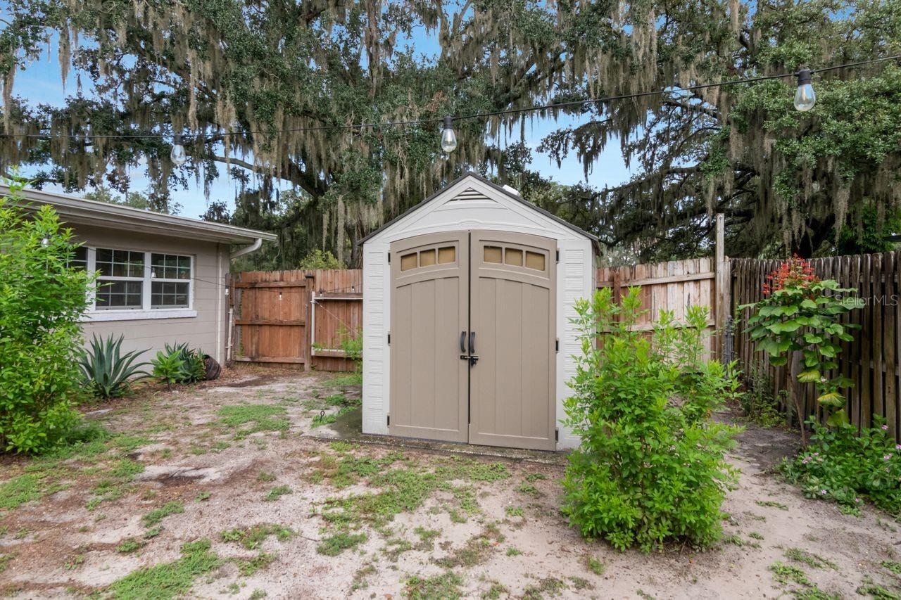 416 Broxburn Ave Property Photo 32