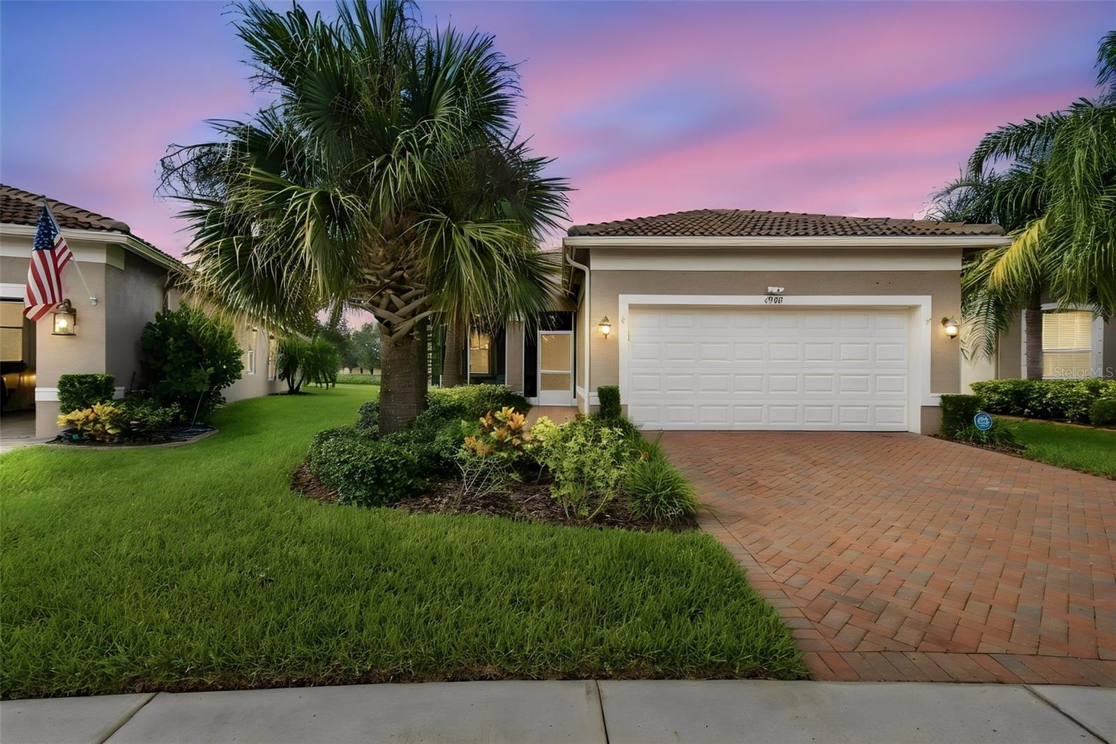 4902 SANDY GLEN WAY Property Photo 1