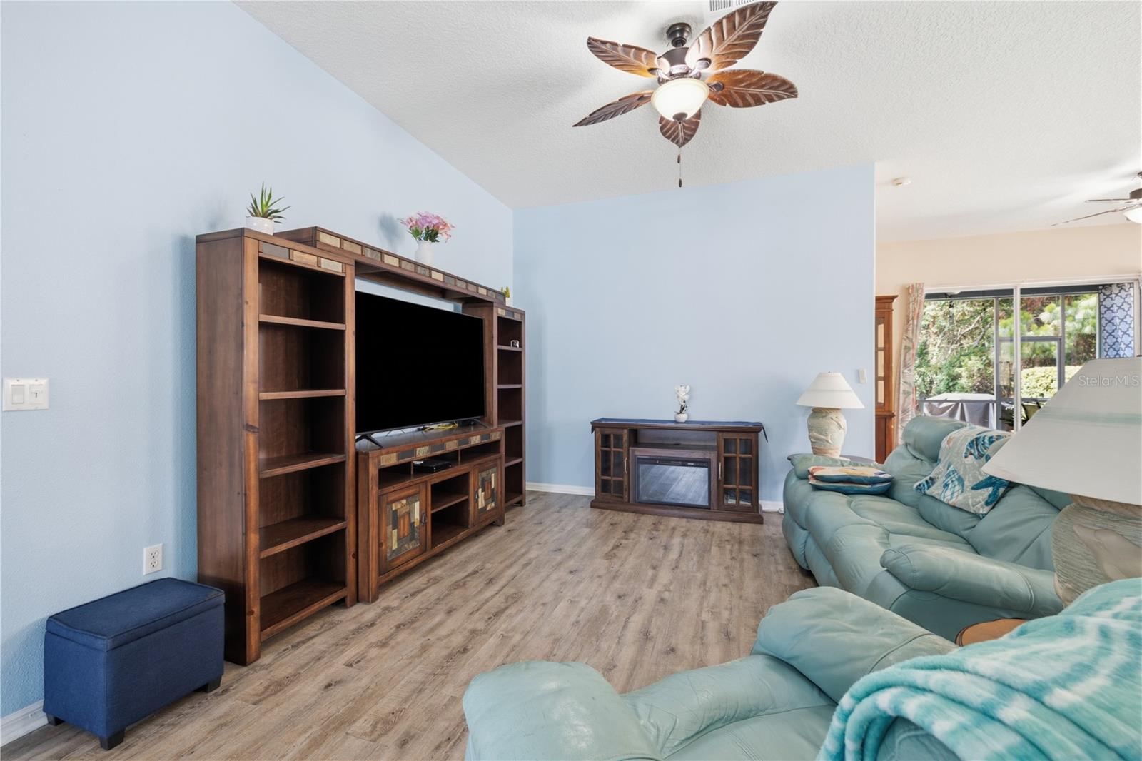 11501 Bloomington Ct Property Photo 5