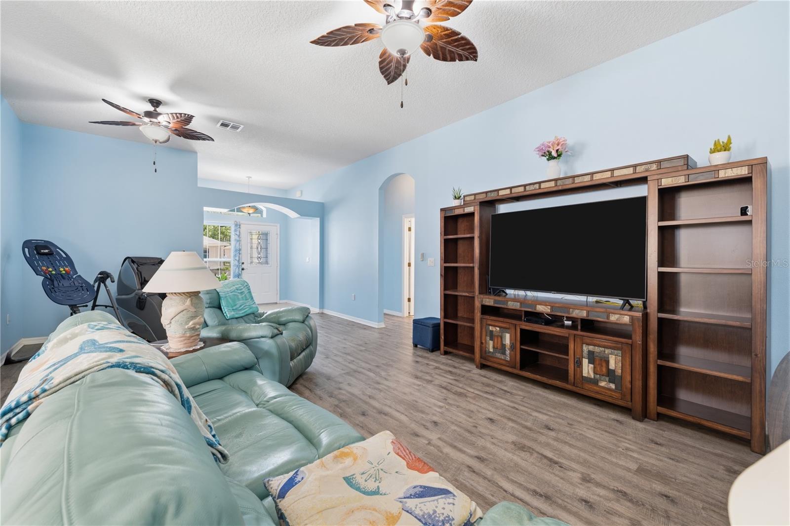 11501 Bloomington Ct Property Photo 6