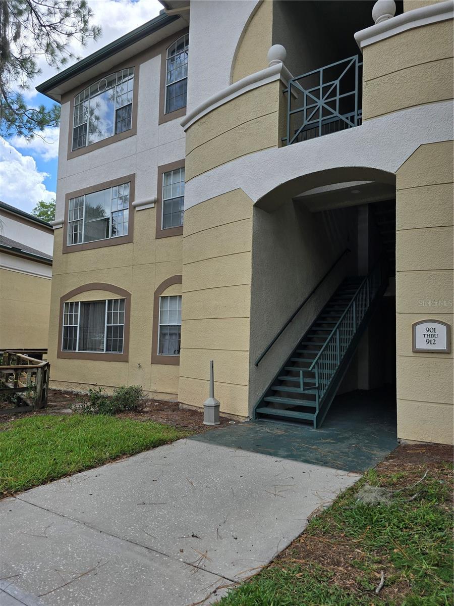 17112 Carrington Park Dr #902 Property Photo 2