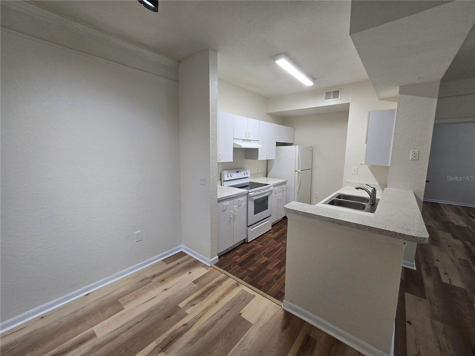17112 Carrington Park Dr #902 Property Photo 6