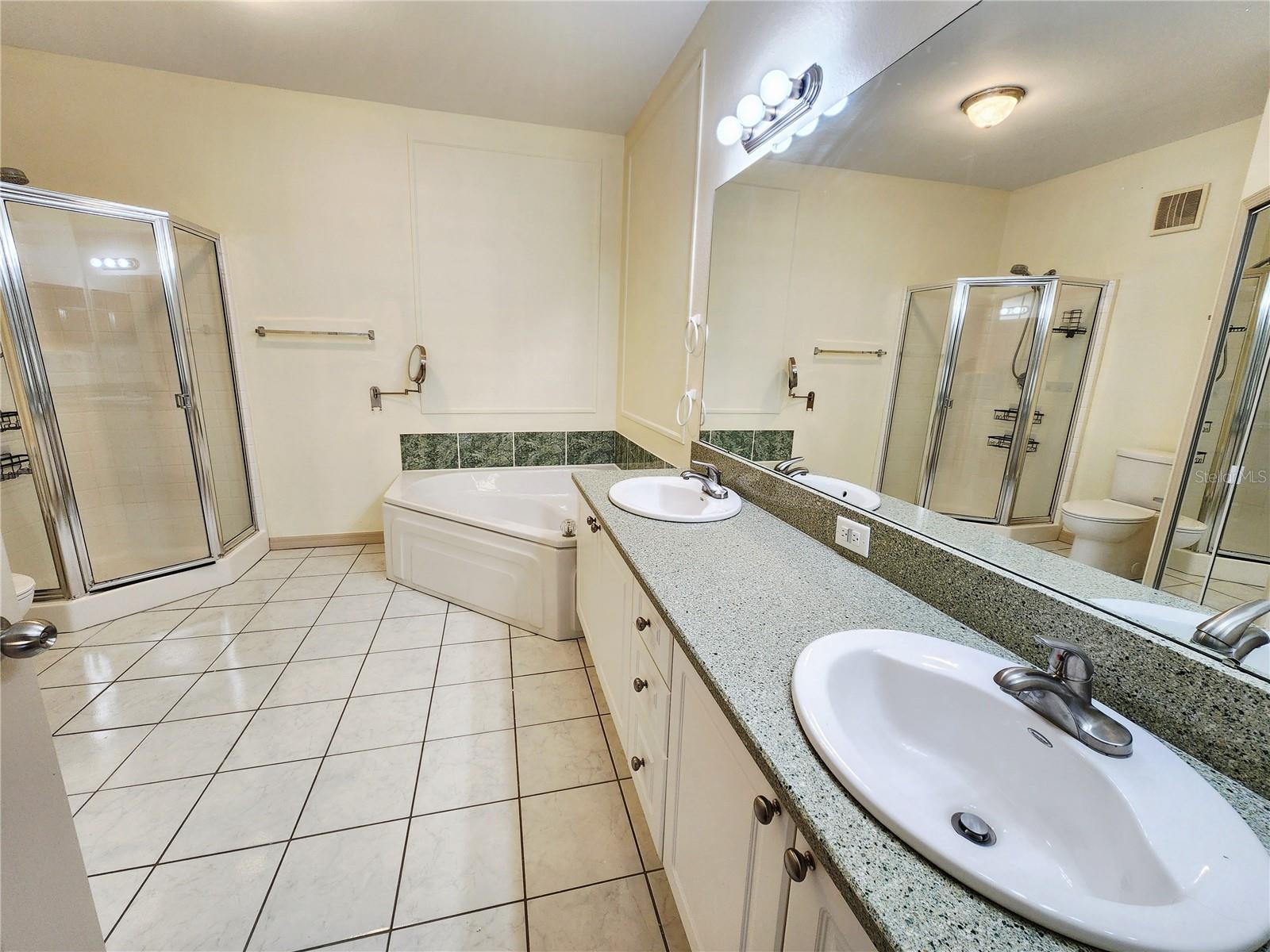 2733 Via Cipriani #820b Property Photo 18
