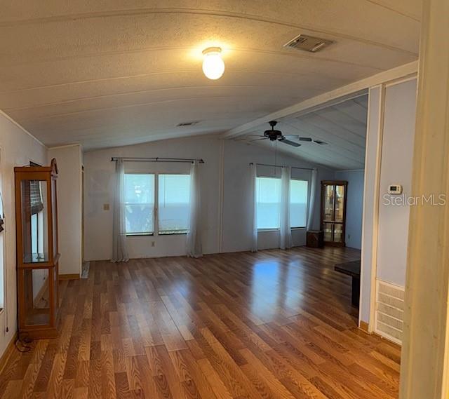 5702 Congress St Property Photo 17