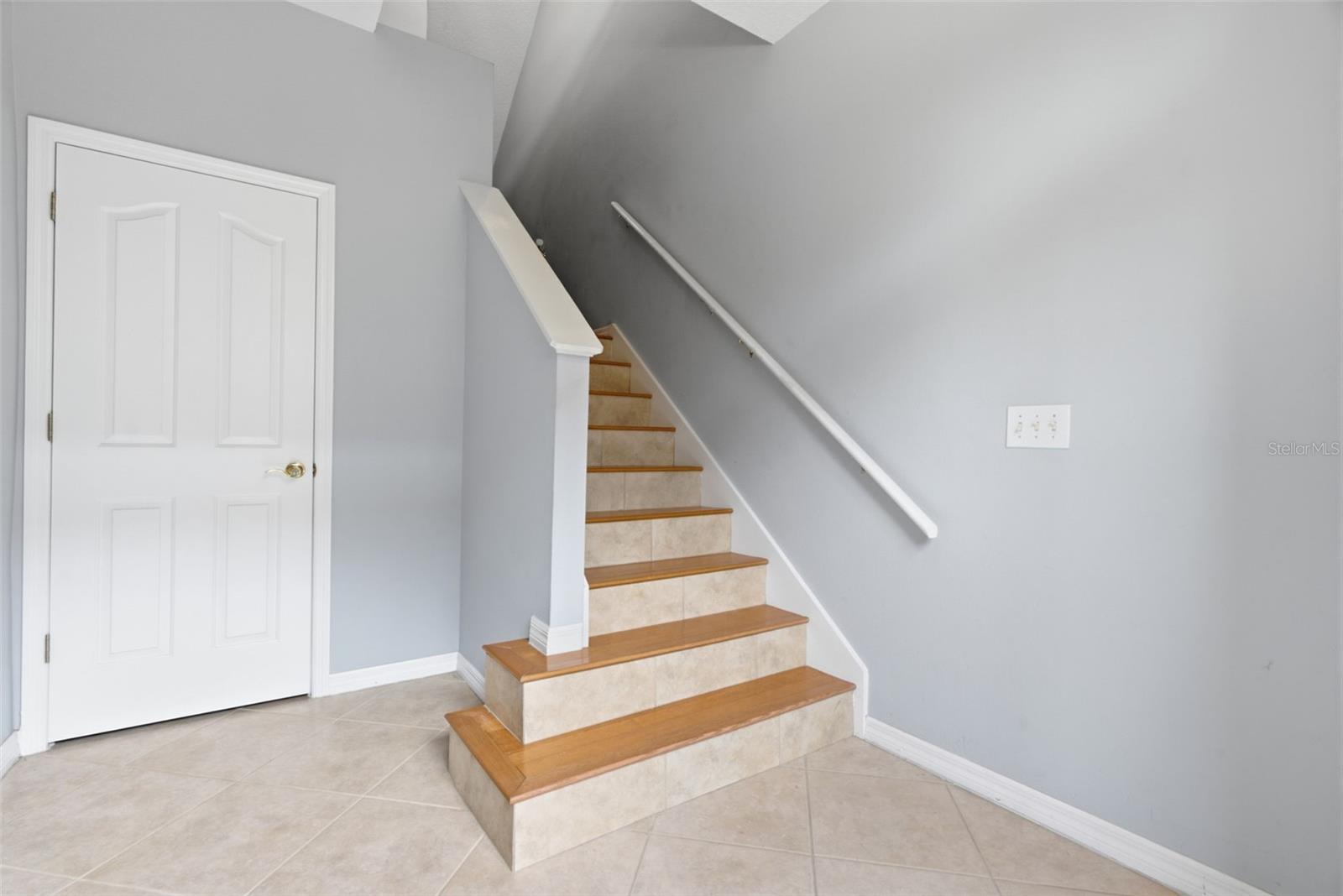 3011 Pointeview Dr Property Photo 4
