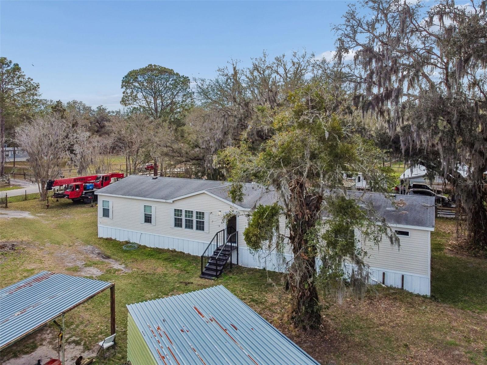 27435 Holiday Dr Property Photo 4
