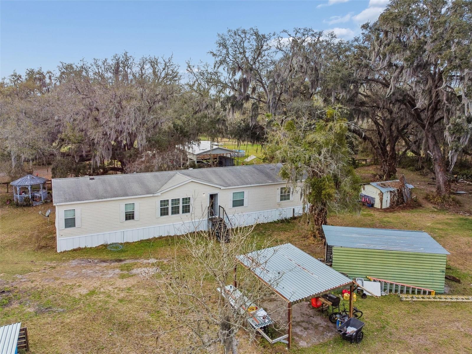 27435 Holiday Dr Property Photo 5