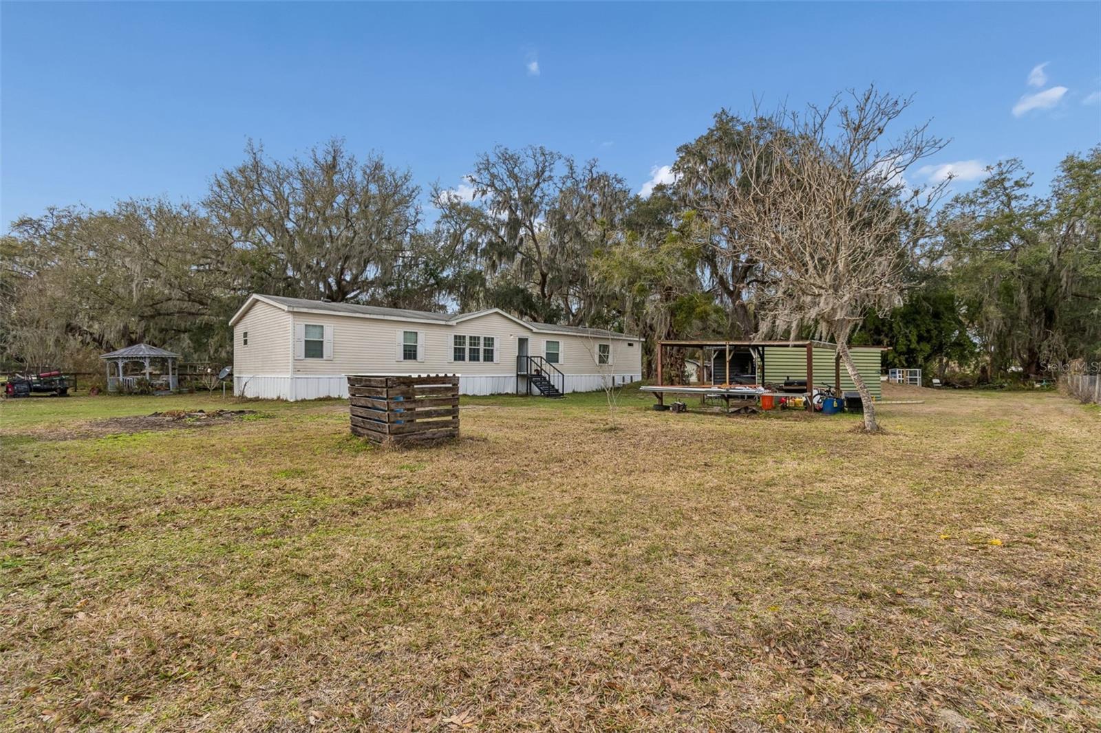 27435 Holiday Dr Property Photo 6
