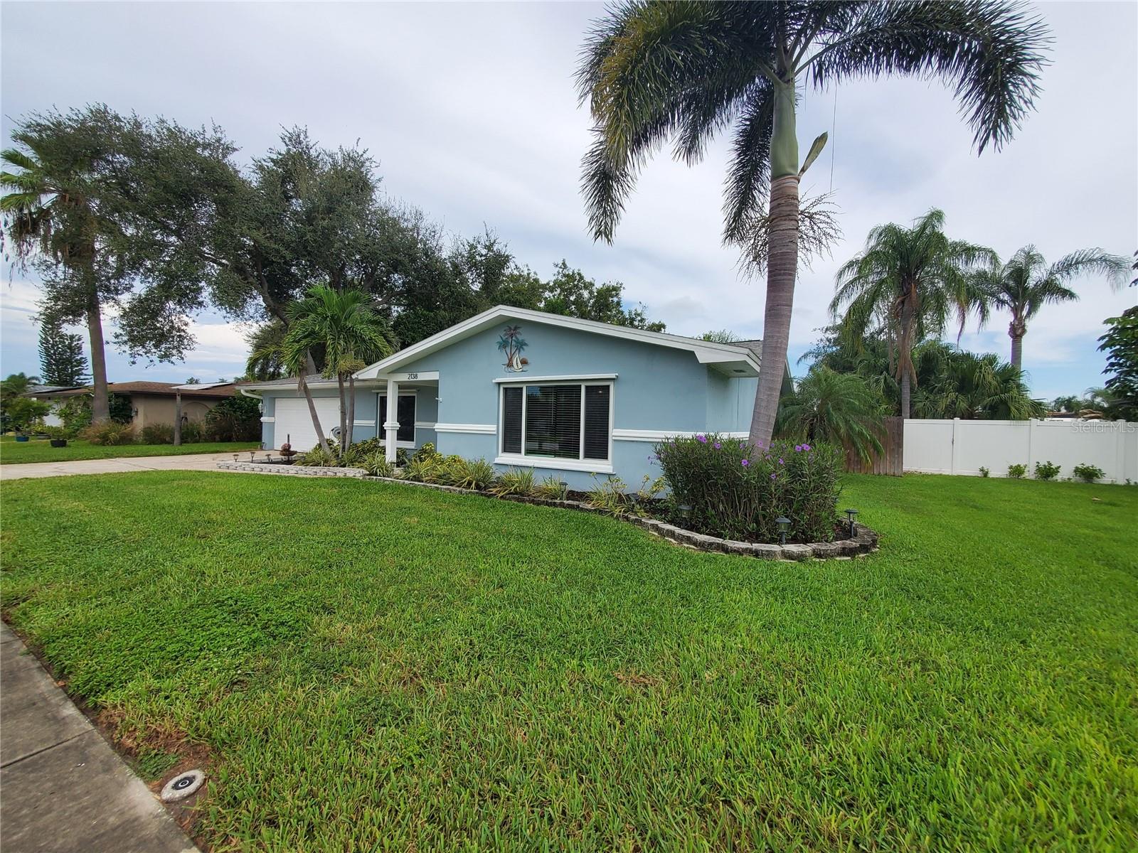 2138 Grove Pl Property Photo 2