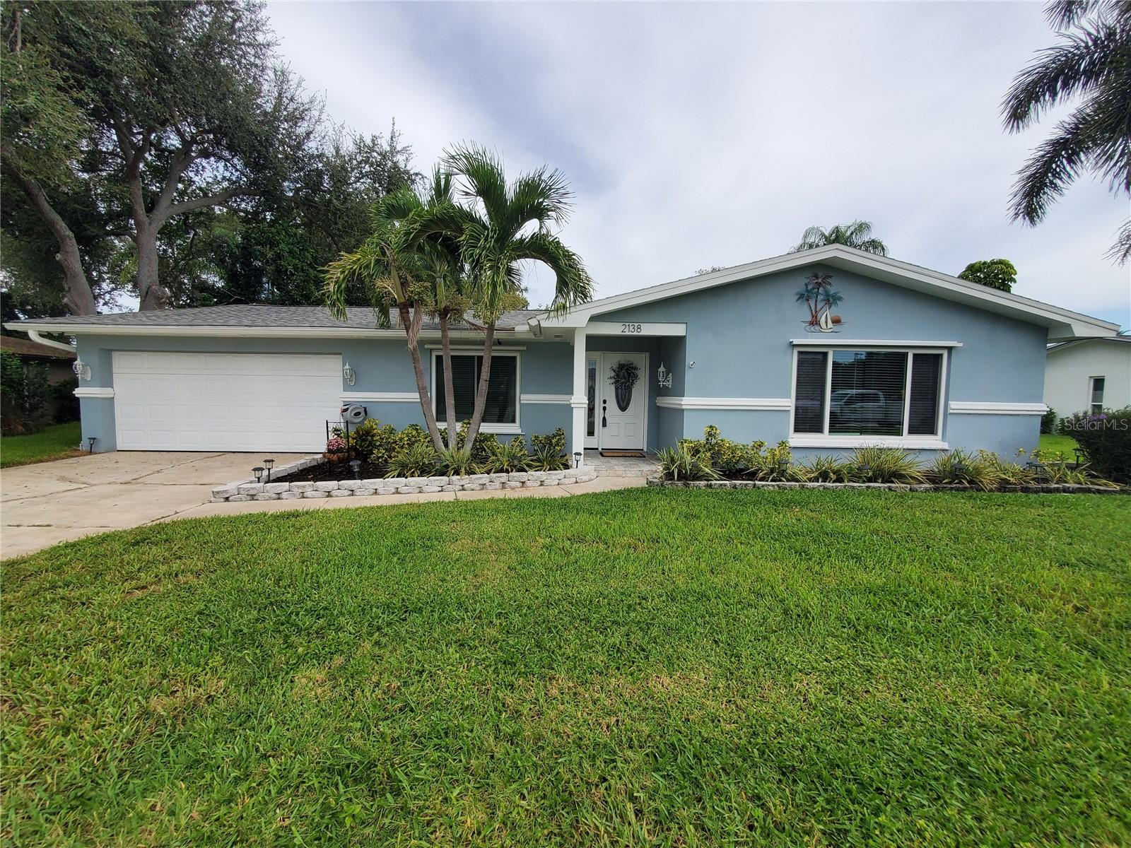 2138 Grove Pl Property Photo 3