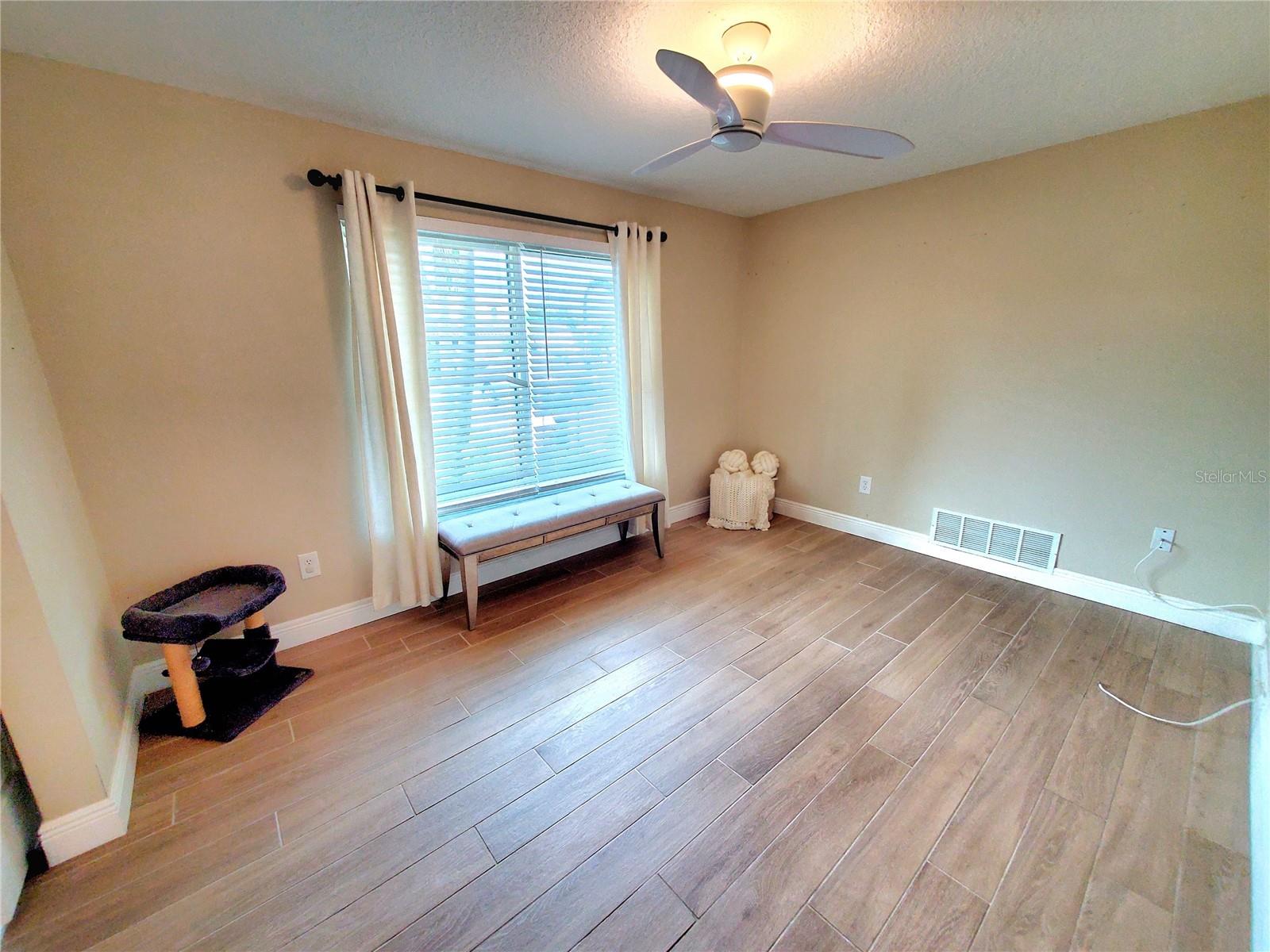 2138 Grove Pl Property Photo 10